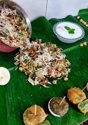 A picture of Chana-Spinach Handi Dum Biryani.