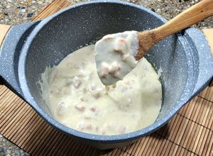 Una foto de 🍝🧀 Salsa bechamel de jamón y queso parmesano para pastas 🧀🍝