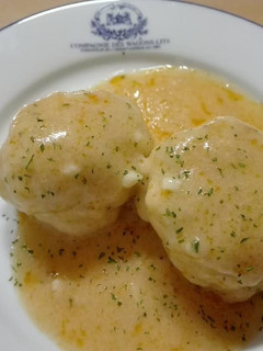 Una foto de Albóndigas de merluza y langostinos