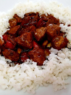 Una foto de Cerdo salteado con soja y pimiento