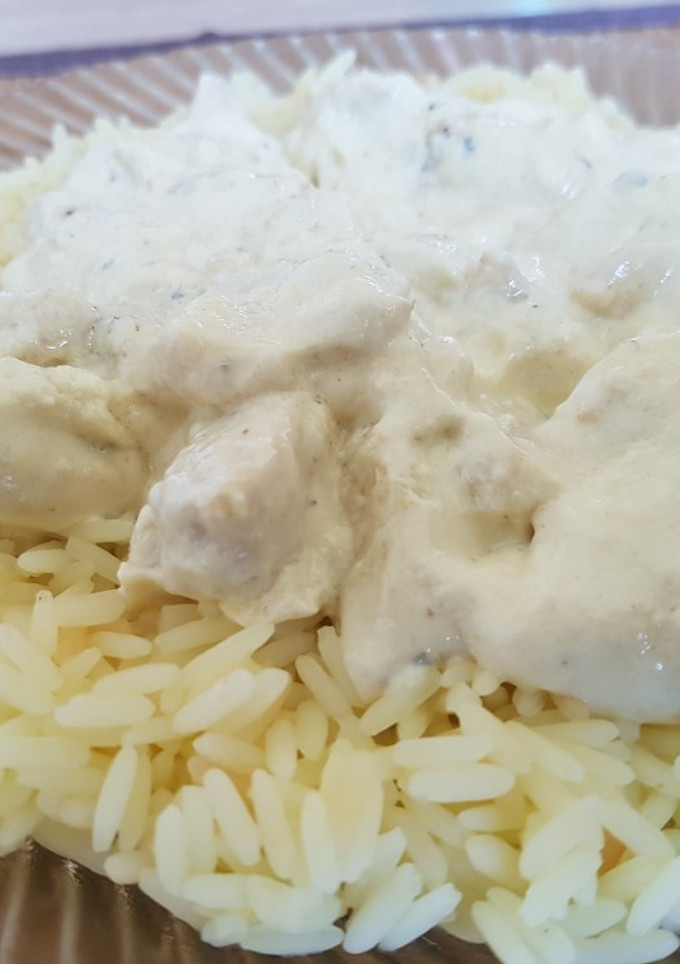 Una foto de Pollo con ajo y crema agria