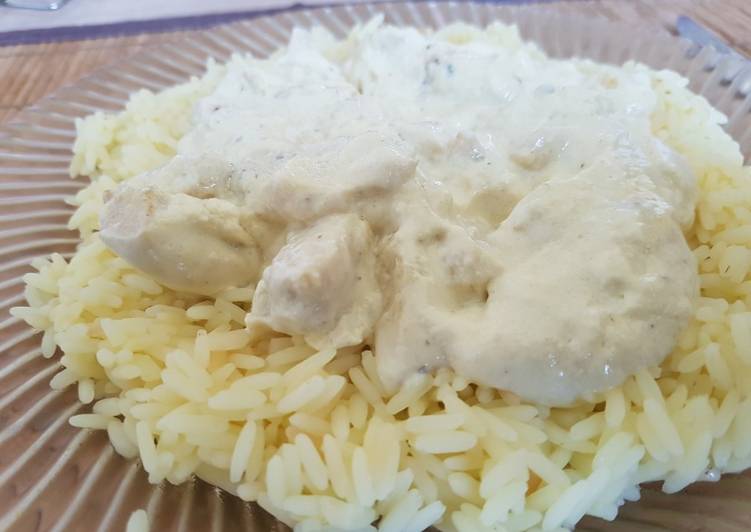 Pollo con ajo y crema agria