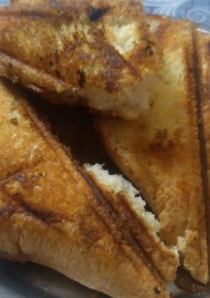 A picture of Aloo toast sandwich.