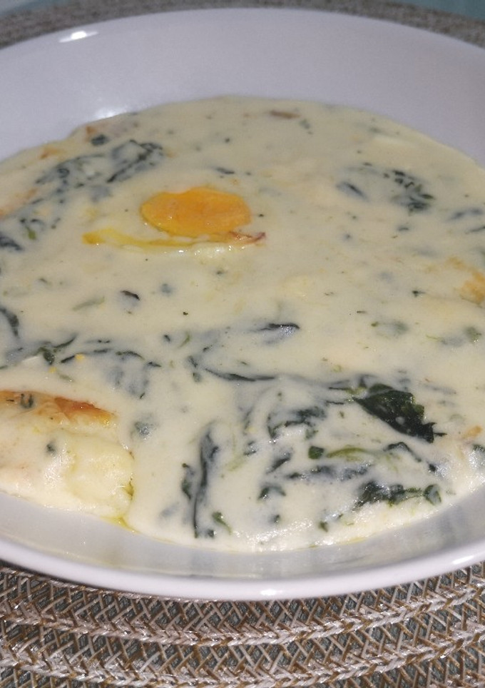 Una foto de Espinacas con bechamel, huevo y queso