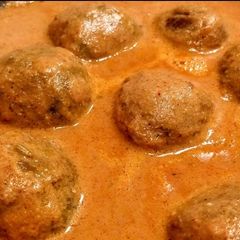 A picture of Palak Paneer kofta curry.