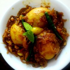 A picture of Spicy egg curry.