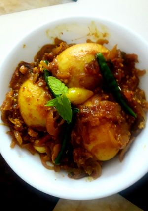 A picture of Spicy egg curry.