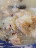 Caldo blanco de pollo con quinoa