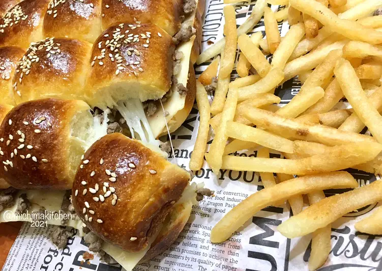 Cara Menyajikan Burger Slider (Hawaian Burger) Sedap Nikmat