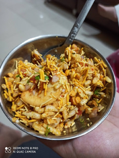 ચટપટી ભેળ (Chatpati Bhel Recipe In Gujarati) રેસીપી મુખ્ય ફોટો
