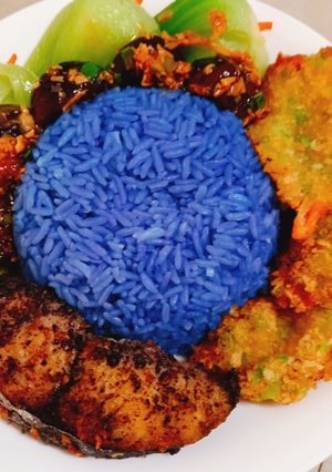 Hình của món Cơm hoa đậu biếc.