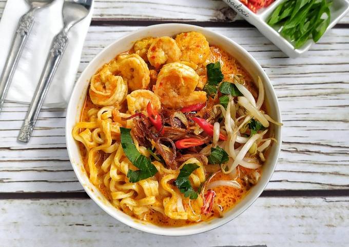 Thai Coconut Noodle Soup (Laksa ala Thailand)