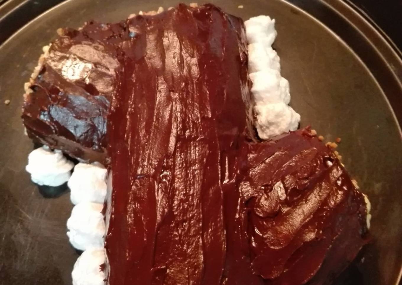 Postre navideño. Tronco relleno de crema pastelera y cobertura de chocolate