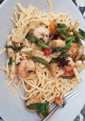 A picture of My Garlic Stir fry King prawns & chopped Squid & Noodles.