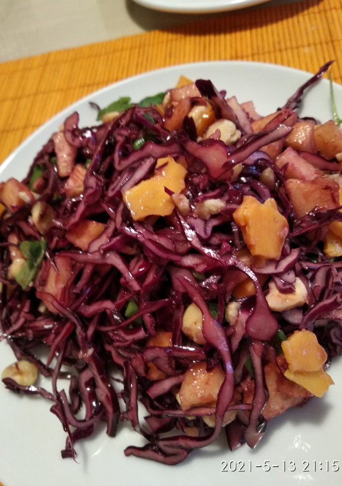 Una foto de Ensalada de lombarda y manzana