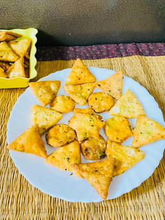 मेथी मठरी (methi mathri recipe in Hindi) रेसिपी मुख्य फोटो