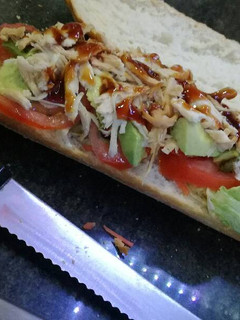 Una foto de Bocadillo de pollo con salsa Teriyaki
