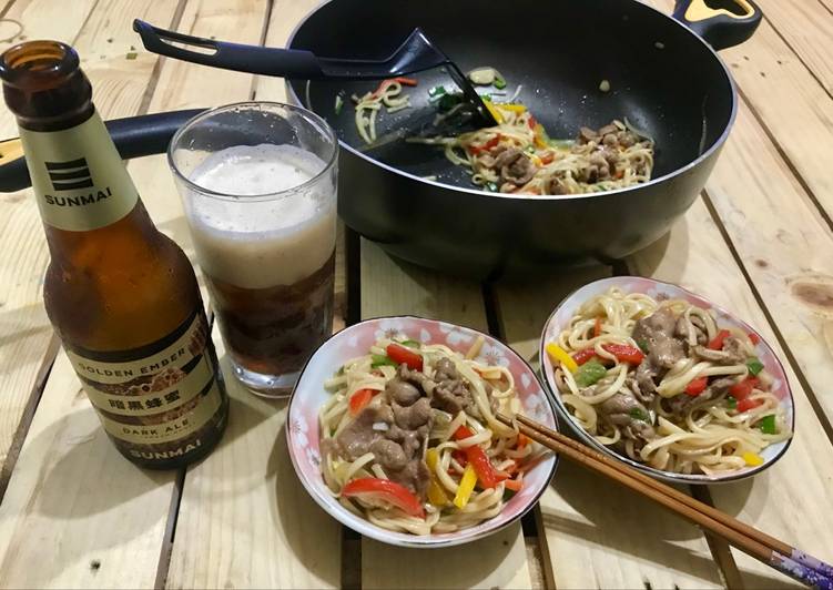 三色梅花豬肉炒麵