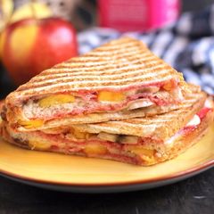 A picture of Fruit sandwich.