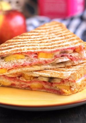 A picture of Fruit sandwich.
