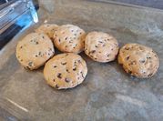 Une photo de biscuit marron