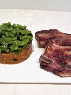 Una foto de Churrasco con puré de boniato y judías planas