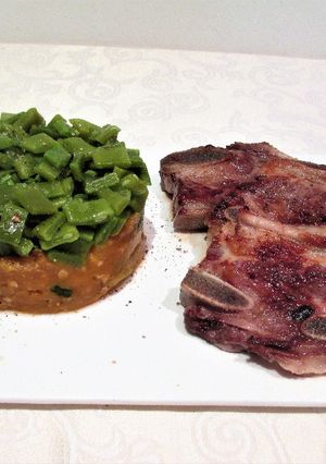 Una foto de Churrasco con puré de boniato y judías planas