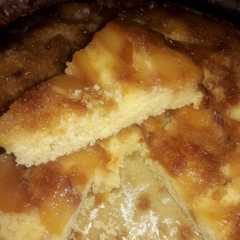 Una foto de Torta invertida de durazno