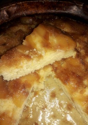 Una foto de Torta invertida de durazno