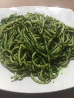 Una foto de Spaghetti en salsa verde