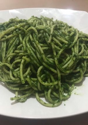 Una foto de Spaghetti en salsa verde