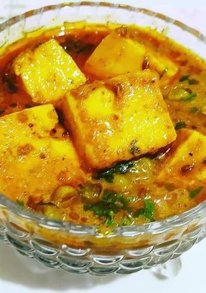 A picture of Tomato paneer.