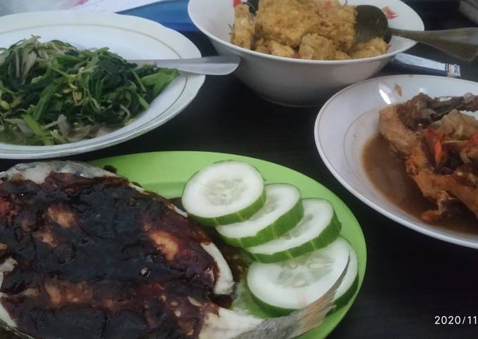 Ikan bakar parape & ikan asin tumis asam (tumisi pakkecci)