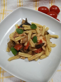 Foto di Casarecce con pesce spada melenzana e menta