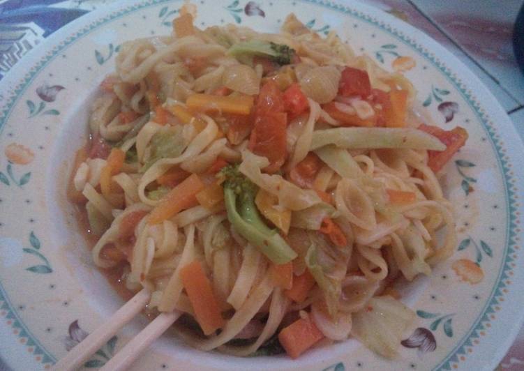 Langkah Mudah untuk Menyiapkan Spagetti Sayur Pedas (Homemade) Anti Gagal