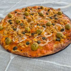 A picture of Spicy tuna pizza.