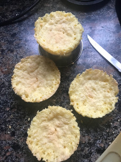 Una foto de Minis bizcochuelo Sin tacc para el mate con 4 Ingredientes. Súper húmedo y fácil