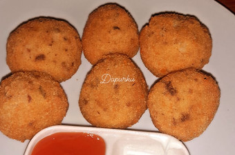 Bagaimana Menyiapkan Bola2 nasi goreng yang Bisa Manjain Lidah