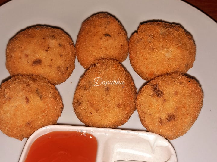 Bagaimana Menyiapkan Bola2 nasi goreng yang Bisa Manjain Lidah