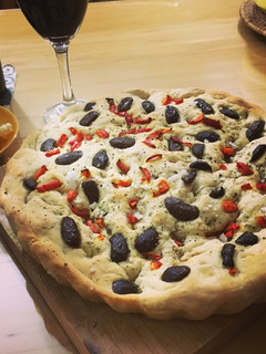 Una foto de Focaccia de aceituna y pimiento