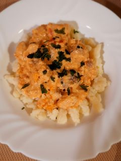 Harcsapaprikás galuskával recept fotója