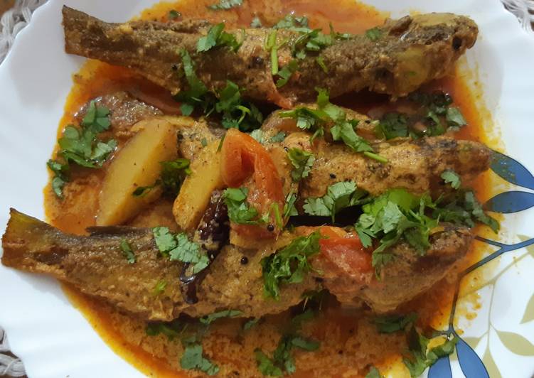 Recipe of Delicious Pohala macha besara(Fried Pohala fish in tangy mustard gravy)