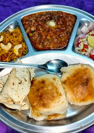 પાવ ભાજી (Pav Bhaji Recipe In Gujarati) રેસીપી મુખ્ય ફોટો