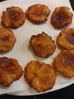 Una foto de Tostones de plátano cubanos