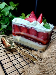Foto resep Strawberry Cake Dessert Box (773)