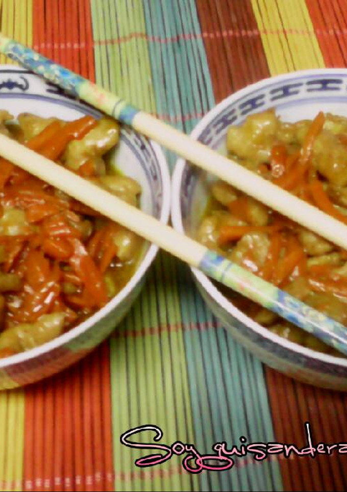 Una foto de Pollo con zanahoría picante