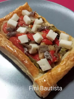 Una foto de Hojaldre con escalivada