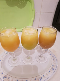 A picture of Pineapple and Apple juice.