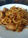 Tallarines con repollo (col) y pollo