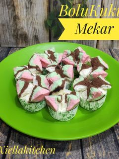 Foto resep Bolu Kukus Mekar Sprite Anti Gagal